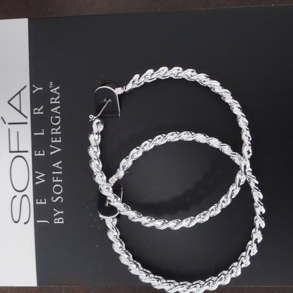 Earrings - Picture 4 of 4